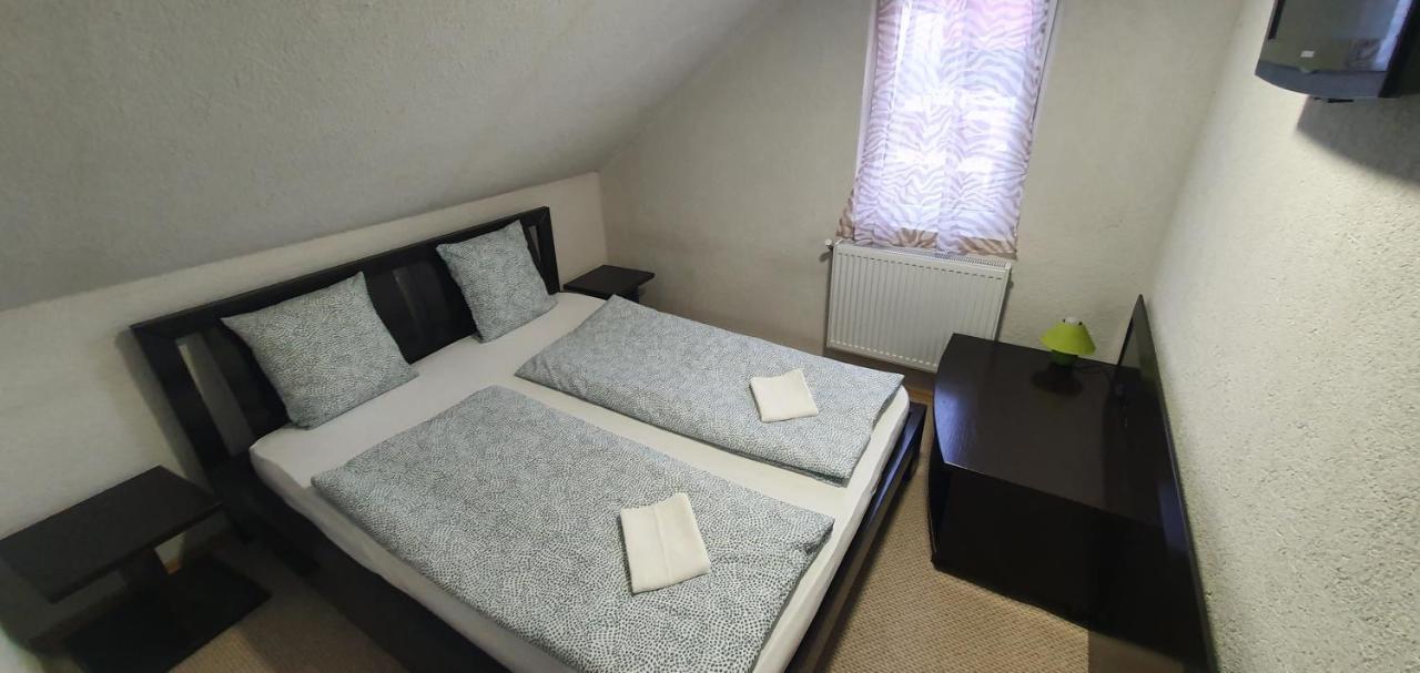 Apartman House Apartment โอดอร์เฮอู เซกุยเอสก์ ภายนอก รูปภาพ