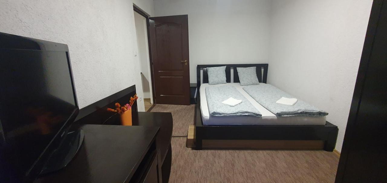 Apartman House Apartment โอดอร์เฮอู เซกุยเอสก์ ภายนอก รูปภาพ